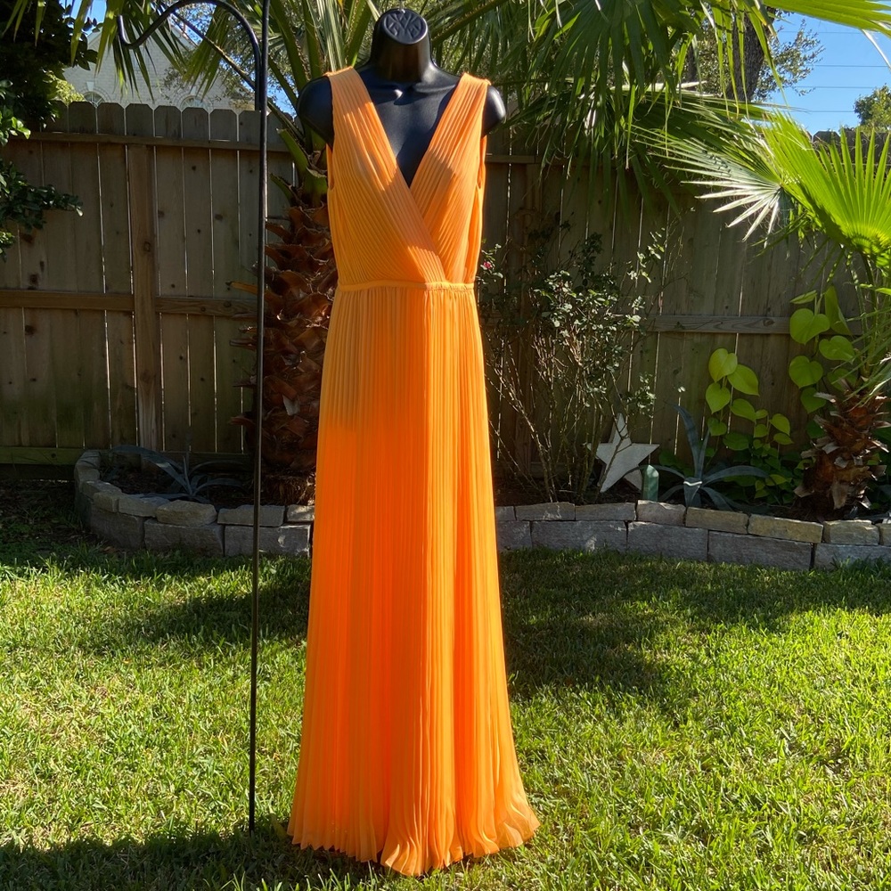 Halston Heritage Dress in Tangerine 🧡 size 6